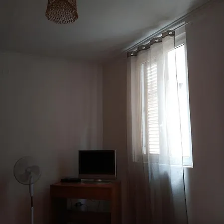 Hostel Simili A Solo Per Uomini - Hostel-like Only For Man Taranto