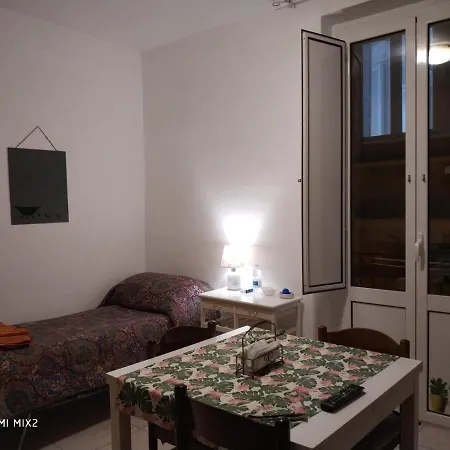Simili A Solo Per Uomini - Hostel-like Only For Man Hostel *