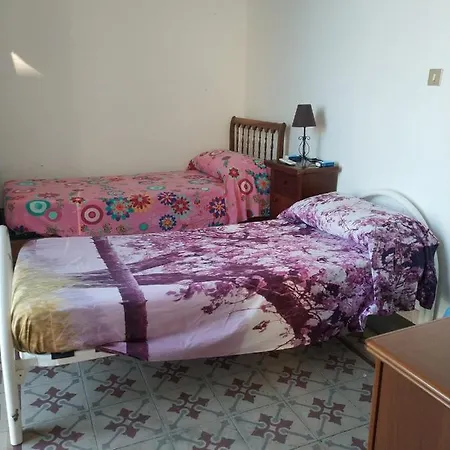 Hostel Simili A Solo Per Uomini - Hostel-like Only For Man *